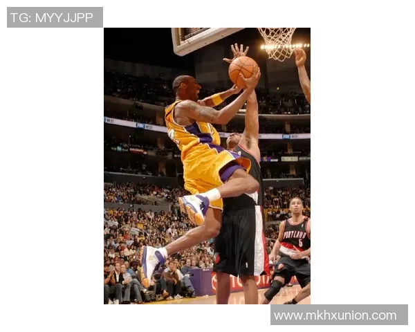 科比与约翰逊的传奇对决：篮球历史上的巅峰时刻与辉煌瞬间