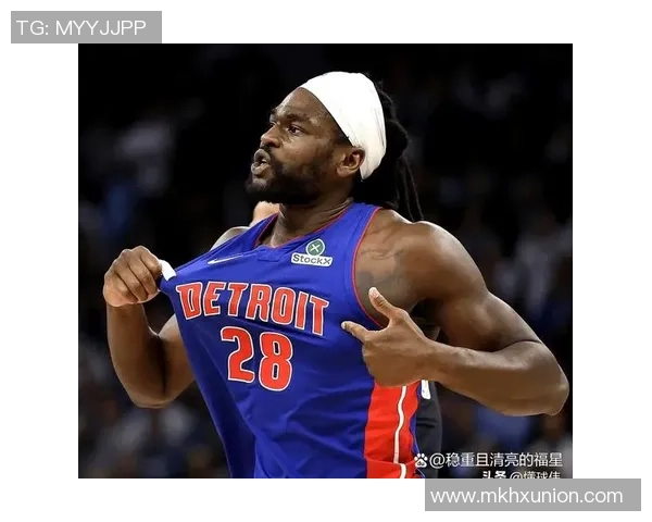 篮球明星的微笑背后展现的坚持与奋斗让我们感受到运动的魅力与人生的启示